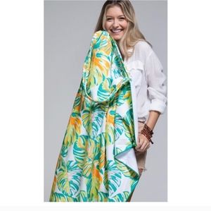 💞CLEARANCE Tropical beach bag convertible to a beach blanket.